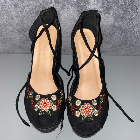 ASOS Shoes TAMIKO Size 4 Embroidered Black 4” High Wedges - Picture 5 of 15